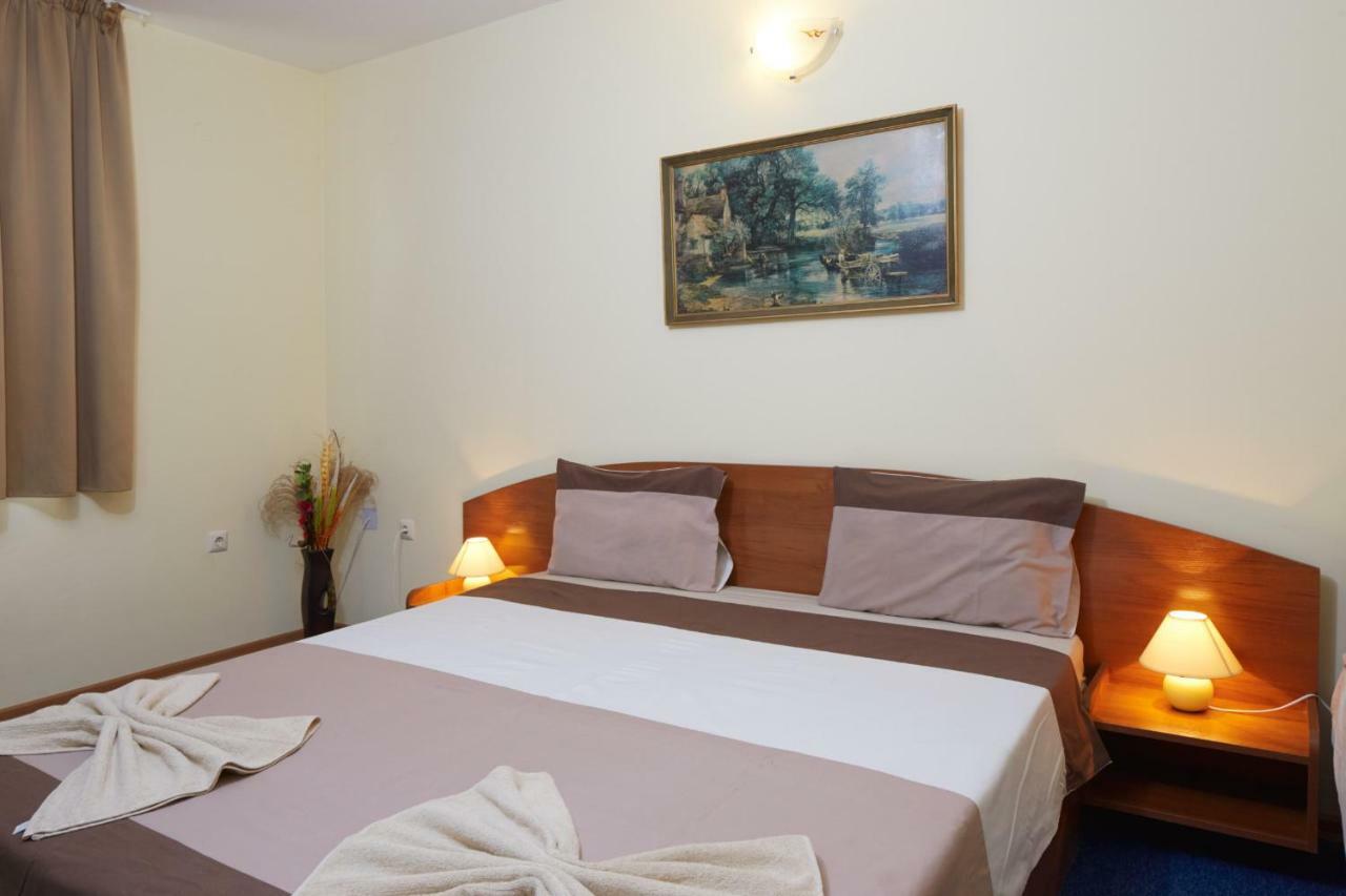 Guest House Plechkarovi Ravda Bagian luar foto