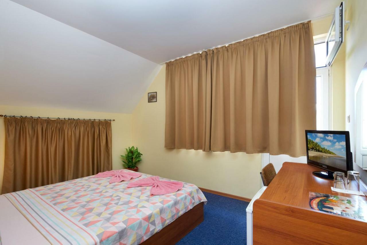 Guest House Plechkarovi Ravda Bagian luar foto
